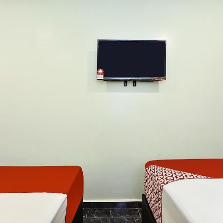 Oyo 90445 Th Hotel Bahau Экстерьер фото
