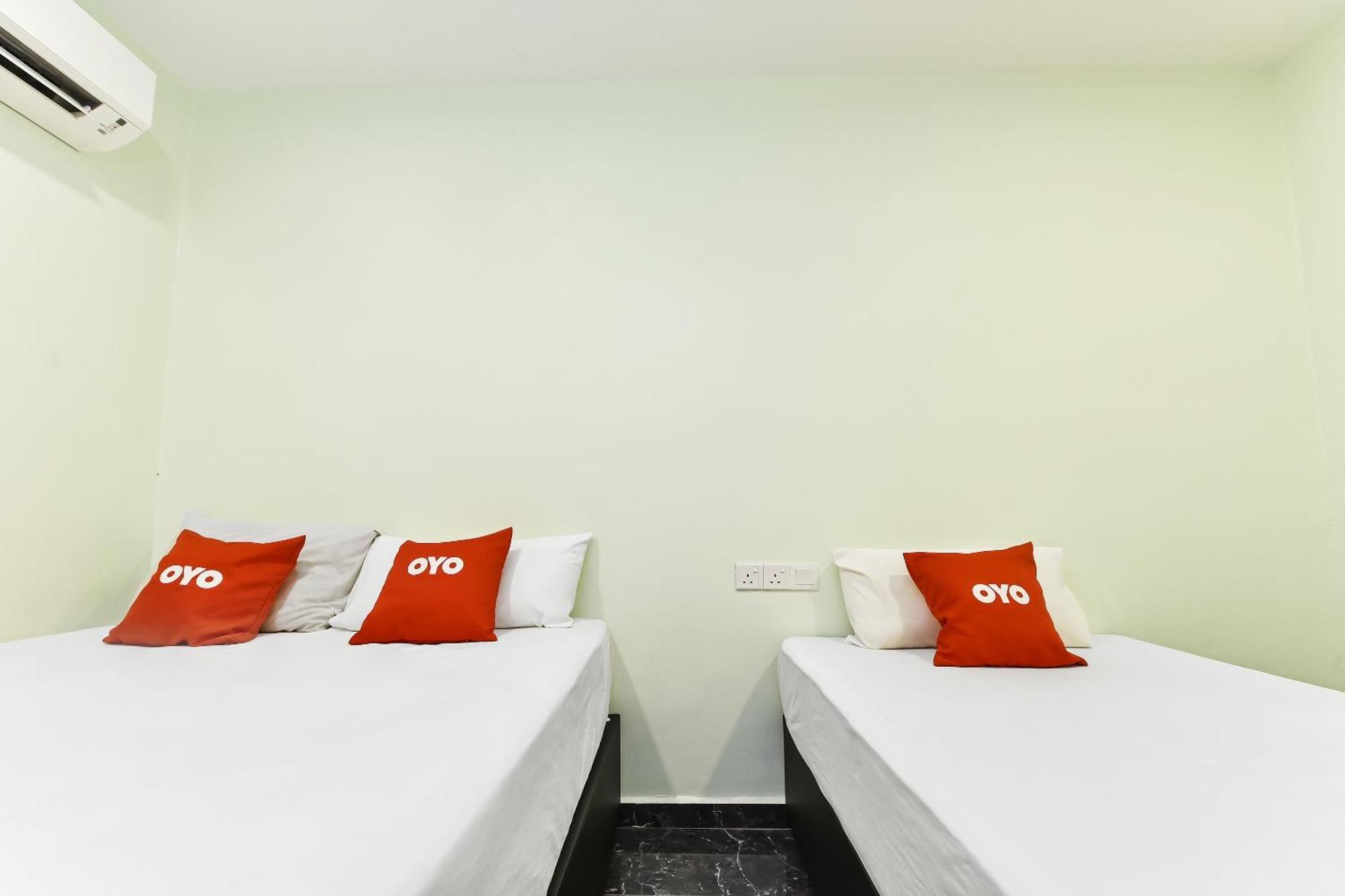 Oyo 90445 Th Hotel Bahau Экстерьер фото