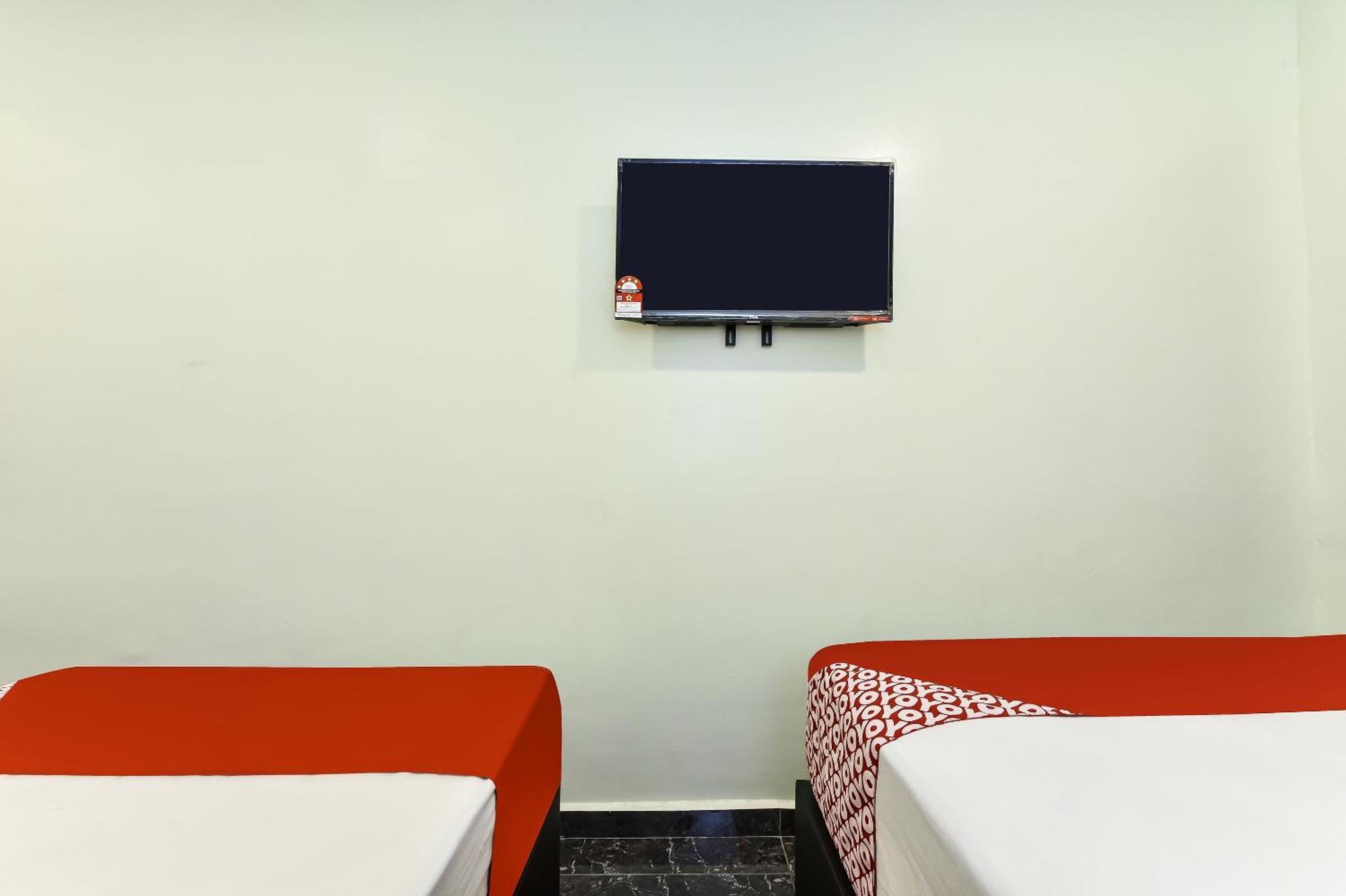 Oyo 90445 Th Hotel Bahau Экстерьер фото