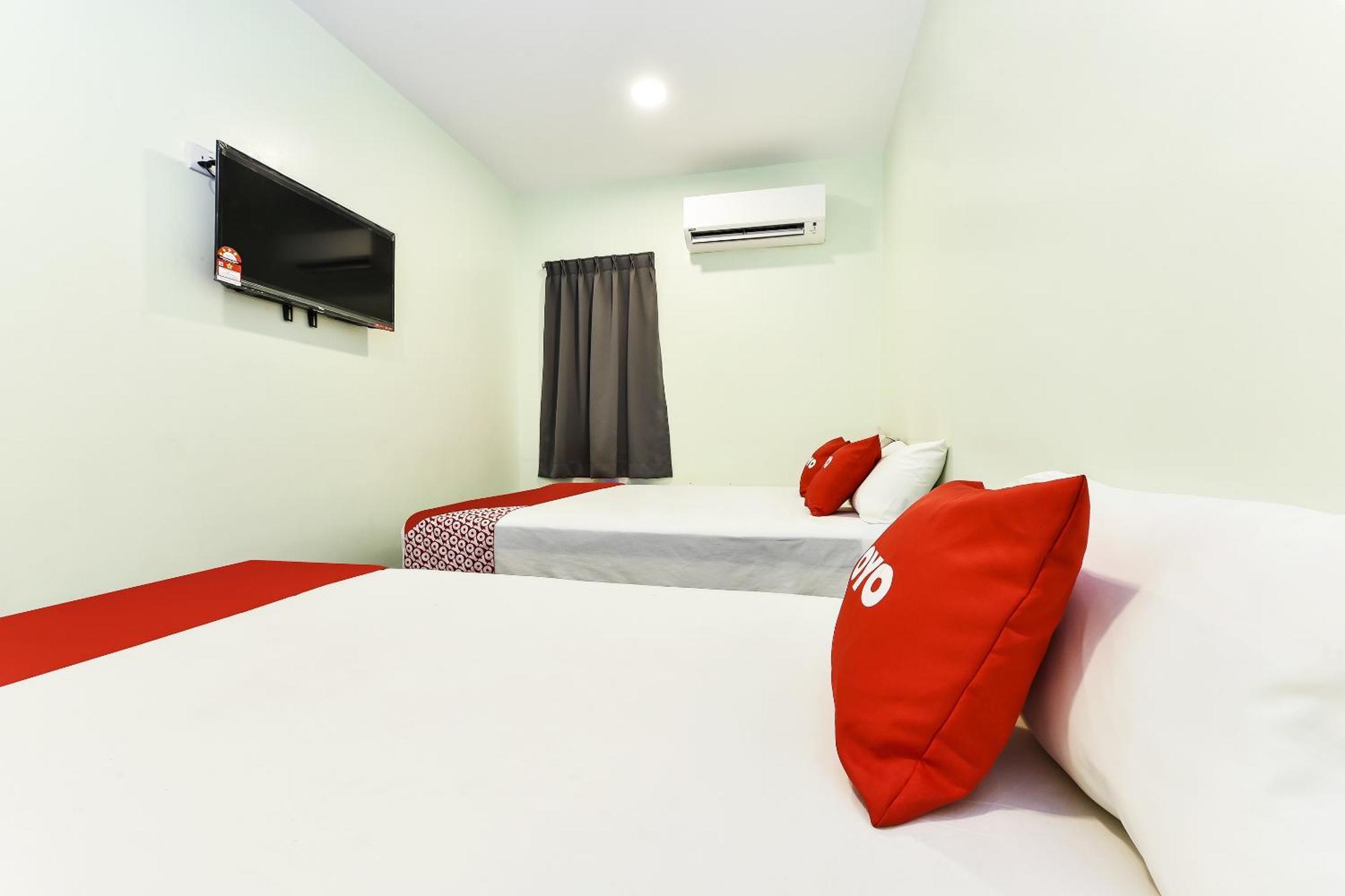Oyo 90445 Th Hotel Bahau Экстерьер фото