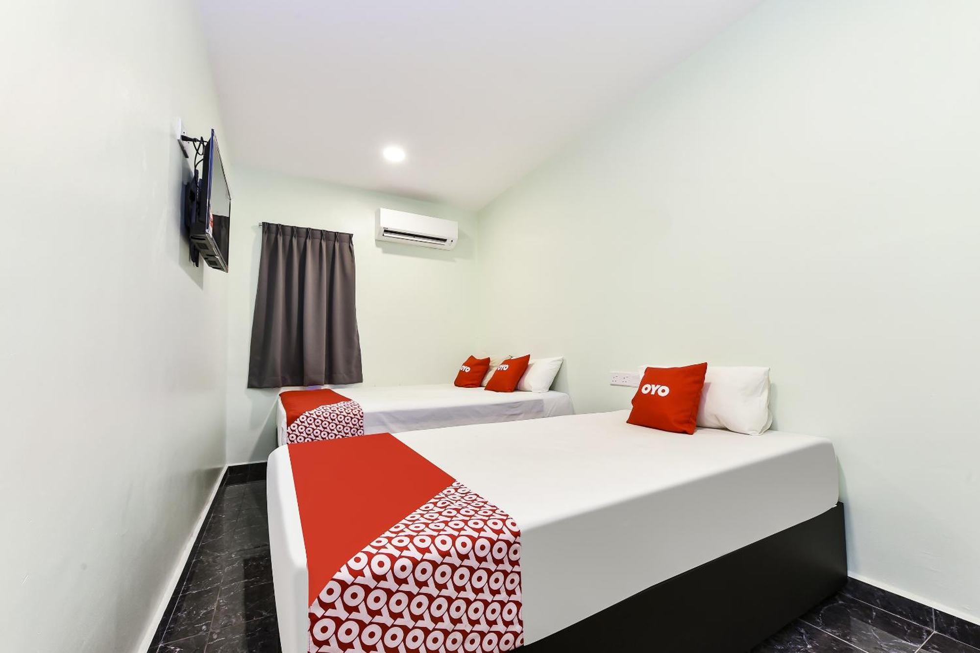 Oyo 90445 Th Hotel Bahau Экстерьер фото