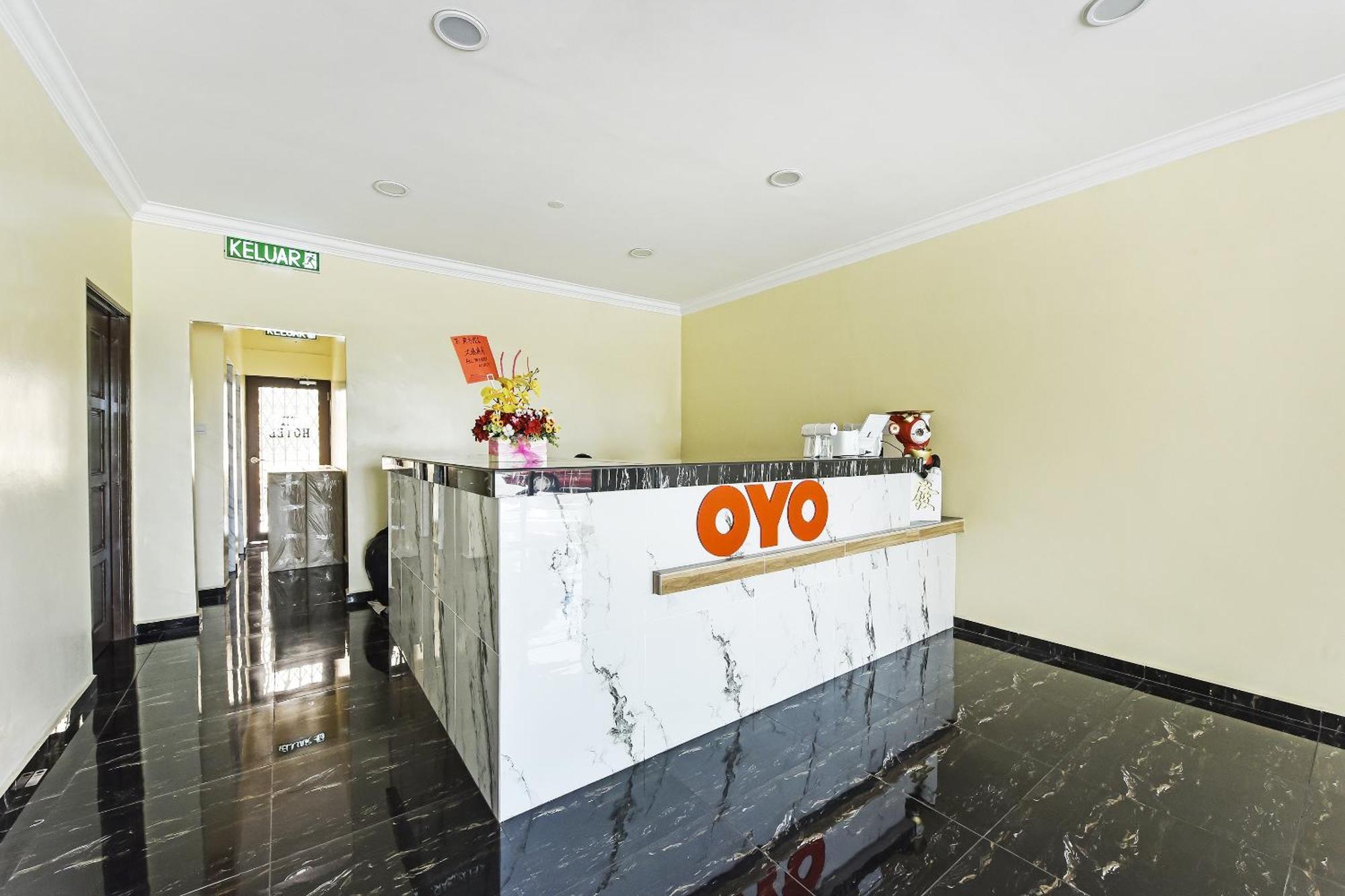 Oyo 90445 Th Hotel Bahau Экстерьер фото